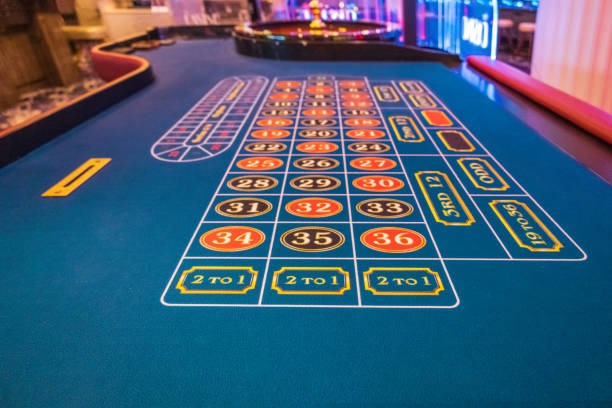 t9999 Singapore Pools live-dealer studio with HD cameras and professional table setup